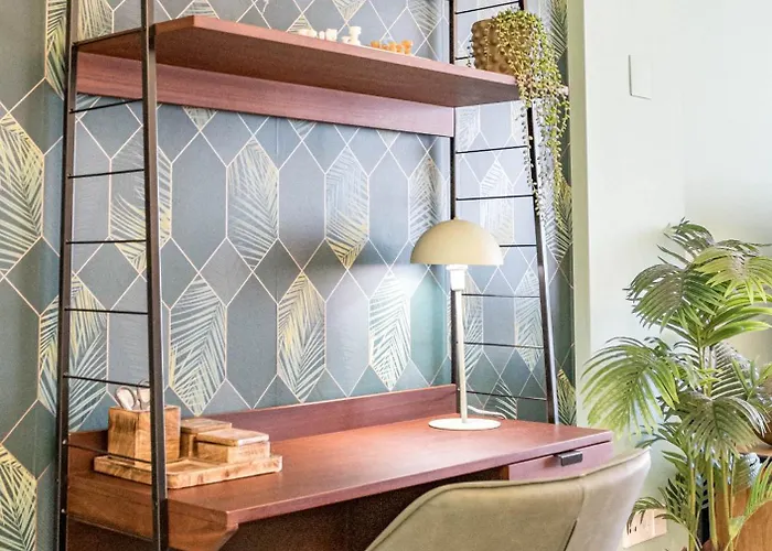 Inf3.1j - Stunning Next To *