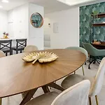Inf3.1j - Stunning Next To Apartment