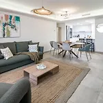 Inf3.1j - Stunning Next To Apartment
