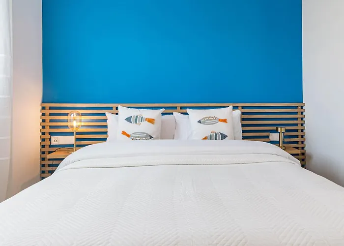 Inf3.1j - Stunning Next To