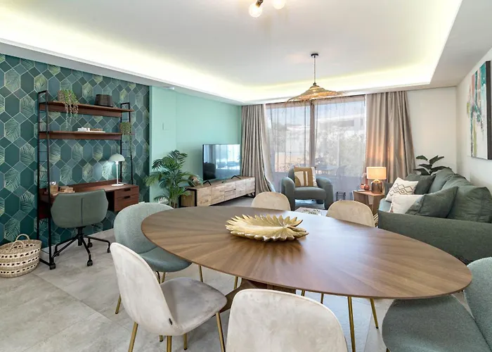 Inf3.1j - Stunning Next To Appartement Estepona