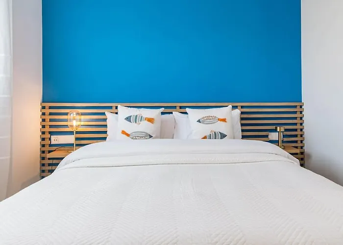 Inf3.1j - Stunning Next To