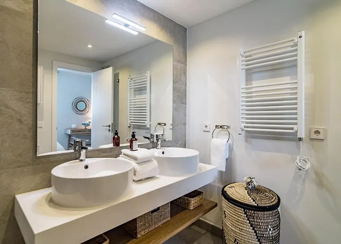 Inf3.1j - Stunning Next To *